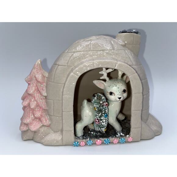 Vintage Ceramic Igloo Diorama Pastel Blue Reindeer With Wreath Pink Tree OOAK - Picture 4 of 16